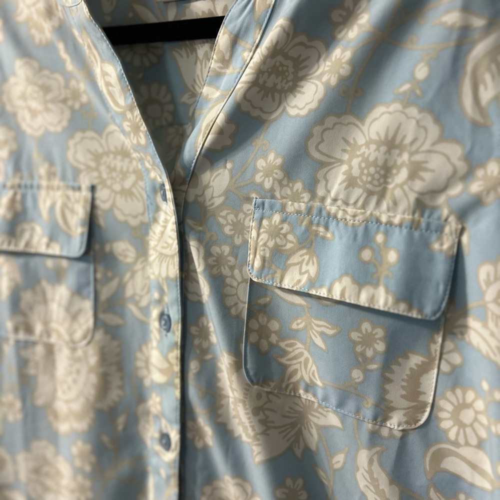 Denim&Co Women’s Floral Blue and White Button-Up Shirt - Picture 6 of 8